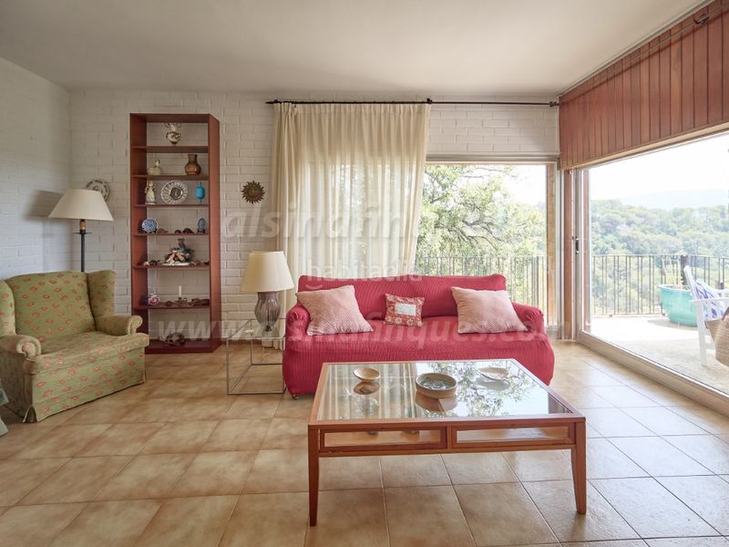 Foto a44d860f-ae26-4351-96c9-a256967a8269. Casa amb aparcament a Lloret Verd - Els Pinars Lloret de Mar