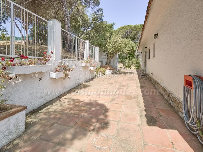 Foto b9931930-06a6-426f-894c-25fc2d60b04d. Casa amb aparcament a Lloret Verd - Els Pinars Lloret de Mar