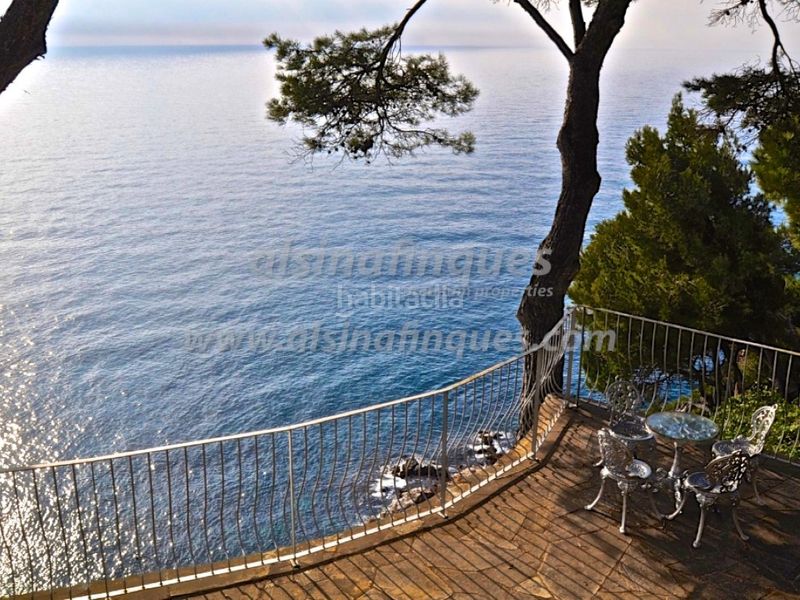 Foto 0af3dd51-8680-4074-9e7f-c53720596d02. Casa amb calefacció piscina a Canyelles Lloret de Mar