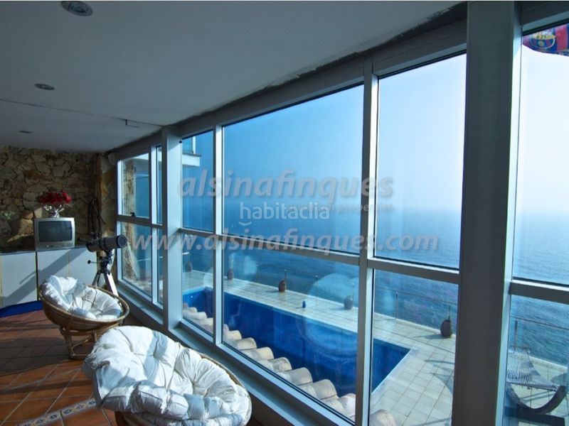 Foto 0d109b90-ff6f-41bc-a3d5-1bae666279f2. Casa amb calefacció piscina a Canyelles Lloret de Mar