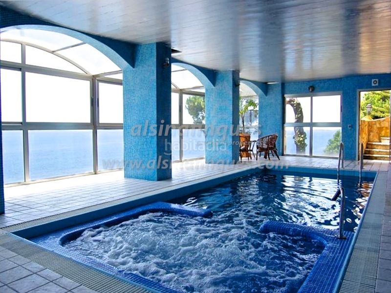 Foto b82143a6-9346-46c6-9660-483007c6e7ec. Casa amb calefacció piscina a Canyelles Lloret de Mar