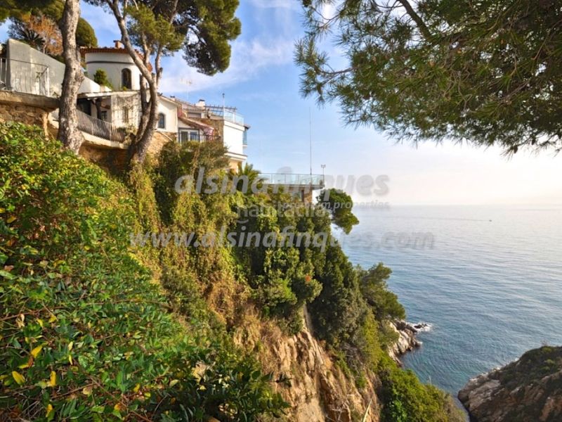 Foto d2884595-f84c-4c0d-afdf-b2322efef001. Casa amb calefacció piscina a Canyelles Lloret de Mar