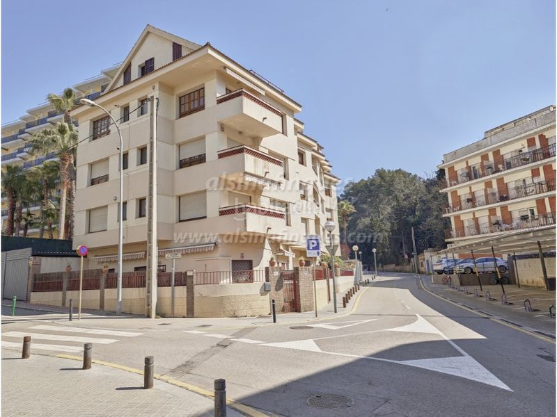 Foto dca7c16a-a894-45bb-a2f2-372f61b536b5. Pis amb aparcament a Centre Lloret de Mar