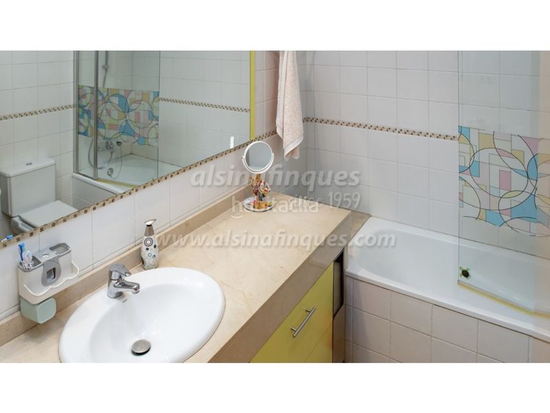 Foto 1d940b22-acc6-493c-aedd-b5d5ae5cf537. Casa adossada amb calefacció aparcament piscina a Lloret de Mar