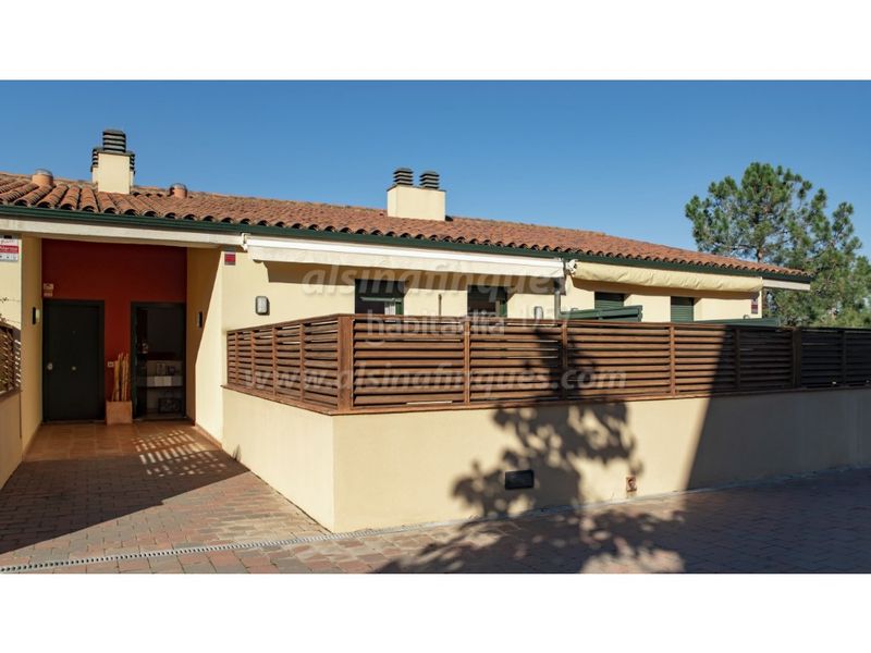 Foto c385240e-5b55-4f92-9a5a-7bff89eb6ba0. Casa adossada amb calefacció aparcament piscina a Lloret de Mar