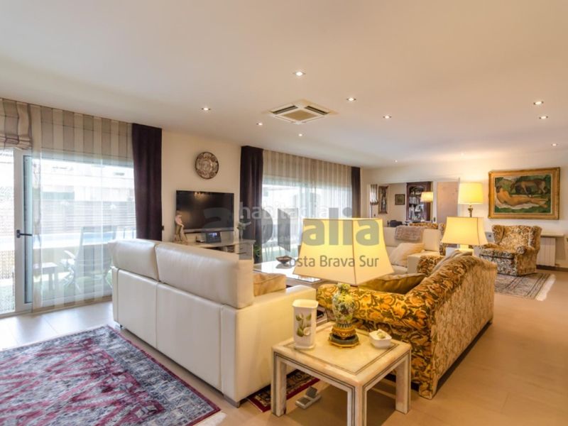 Foto 9471d7c5-5f35-49ec-9fe4-455940e0a960. Apartament a Centre Lloret de Mar