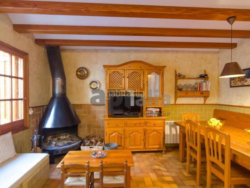 Foto beedcbb8-c1d5-4d1b-96ec-d3d29a1307aa. Casa amb calefacció a Centre Lloret de Mar