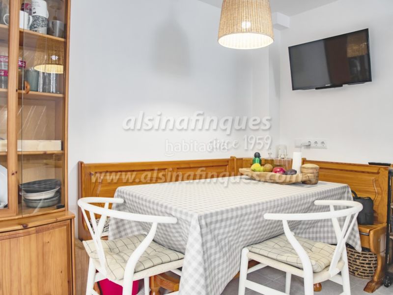 Foto 0b6c2ba8-f486-4daa-8519-53a660088bc2. Casa adossada amb aparcament piscina a Fenals Lloret de Mar