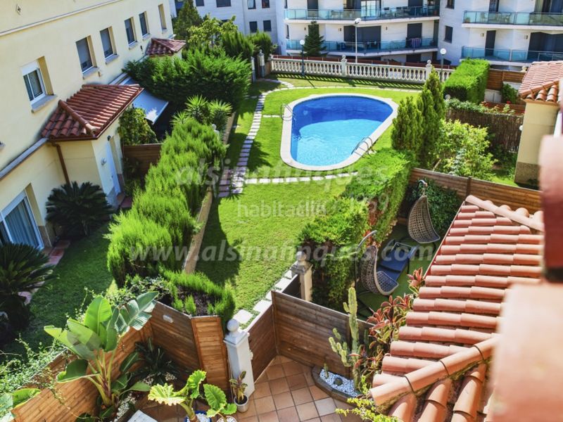 Foto dbe761ea-2230-4c8b-9d8a-785c535853e9. Casa adossada amb aparcament piscina a Fenals Lloret de Mar