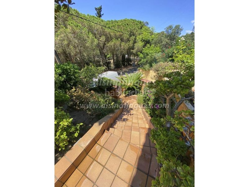 Foto 13e978b1-f669-4de2-b3b4-4dcf0a7d7441. Xalet amb calefacció aparcament piscina a Montgoda Lloret de Mar