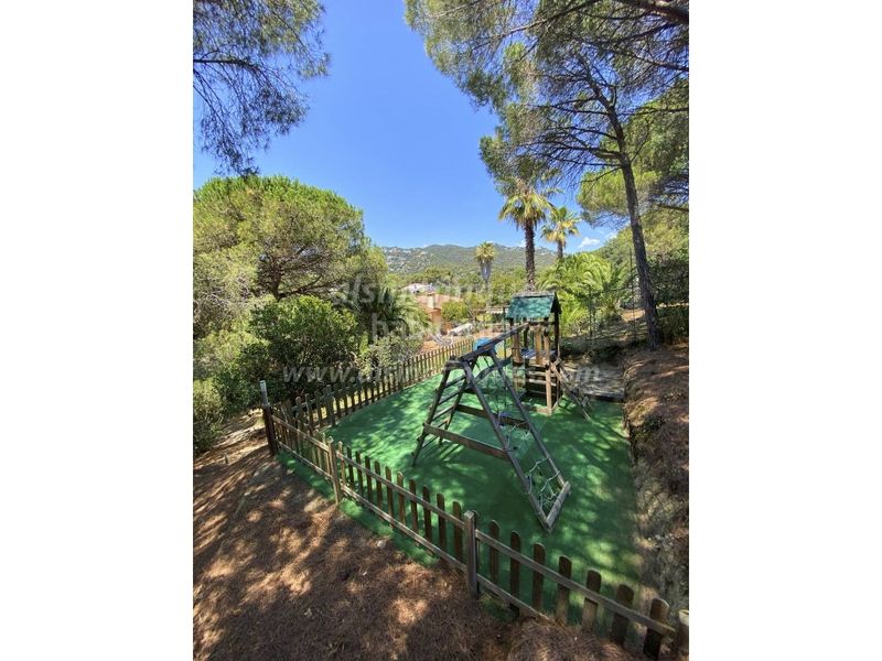 Foto 4d25f316-54fe-4516-8f3f-430da33224c2. Xalet amb calefacció aparcament piscina a Montgoda Lloret de Mar