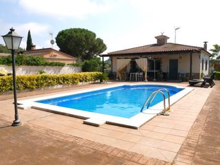Xalet  Avenida rafael alberti. Casa en lloret residencial de 3 habitaciones con piscina