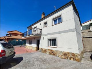 Xalet  Calle romani. Amplia casa familiar con dos viviendas independientes