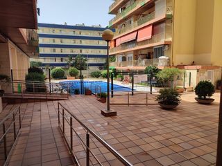 Apartament  Carrer de riu de la plata. Apartamento en fenals de 3 habitaciones con piscina