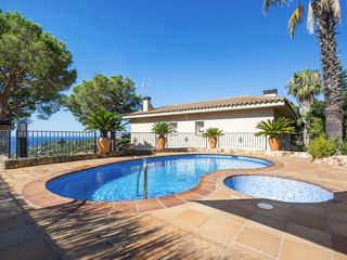 Chalet  Calle aries. Impressionante casa con vistas al mar en santa maria de llorell