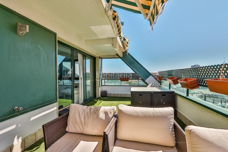 Foto 5e0baead-e4d5-427c-ab94-b2809550fc46. Penthouse with heating parking pool in Ciutat de les Ciències i de les Arts - Justicia Valencia