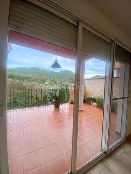 Foto 53a99046-8466-465c-8bbd-7826c66c2d2b. Maison jumelée avec chauffage parking piscine dans Serra