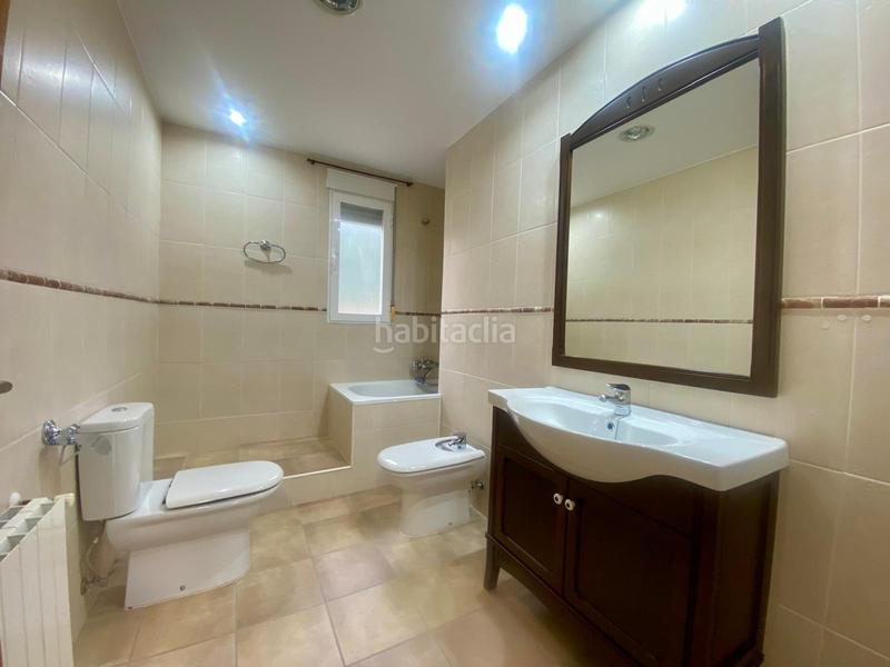 Foto bc9d5131-48c5-4297-be0d-74966e44975c. Maison jumelée avec chauffage parking piscine dans Serra