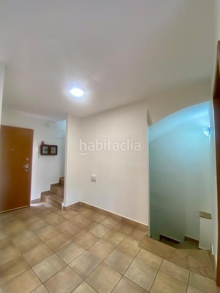 Foto f4e674fe-81e1-46fd-934d-7c53cb086e94. Maison jumelée avec chauffage parking piscine dans Serra