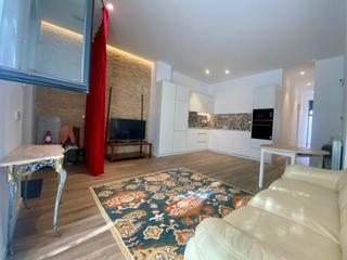 Piano terra  Calle de la visitación. Vivienda reformada con terraza privada a pasos del centro de val