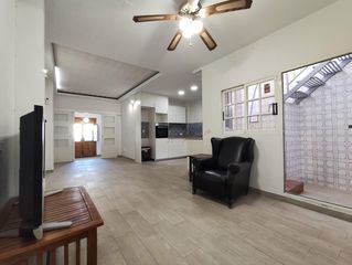 Casa in Aldaia. Casa de pueblo reformada con terraza y gran potencial en aldaia