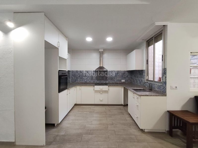 Foto e85b140d-3510-4410-8de9-b53df251b4d2. Casa  de pueblo reformada con terraza y gran potencial en Aldaia