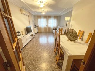 Etagenwohnung in El Mercado. Primer piso con amplia terraza y ascensor en pleno centro de man