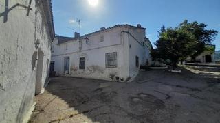 Pis  Diseminados. Vivienda en la puerta de segura