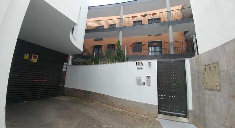 Foto 38e3a53d-b337-4891-b3e0-2254537795ac. Aparcament cotxe a Centro Lucena