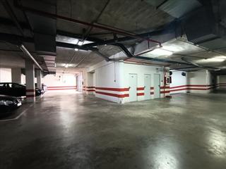 Parking coche  Pintora nuha al radi. Garaje zona hipercor, córdoba