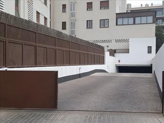Aparcament cotxe  Pintora nuha al radi. Garaje zona hipercor, córdoba
