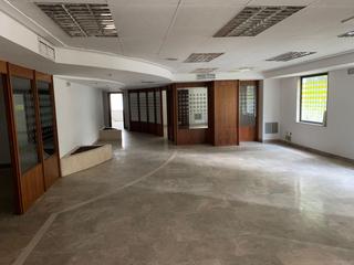 Location Local commercial  Ronda de los tejares. Local comercial en pleno centro de córdoba