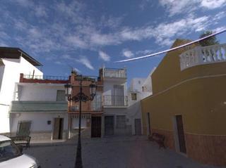 Pis  Del valle. Piso en calle ronda del valle, lucena