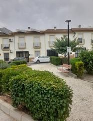 Haus  Clara campoamor. Casa en calle clara campoamor, guadalcázar