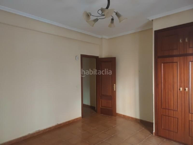 Foto 8bf684b9-9b8d-47e6-8b27-3d9054c89ba9. Casa  adosada en calle álamo, en Bailén