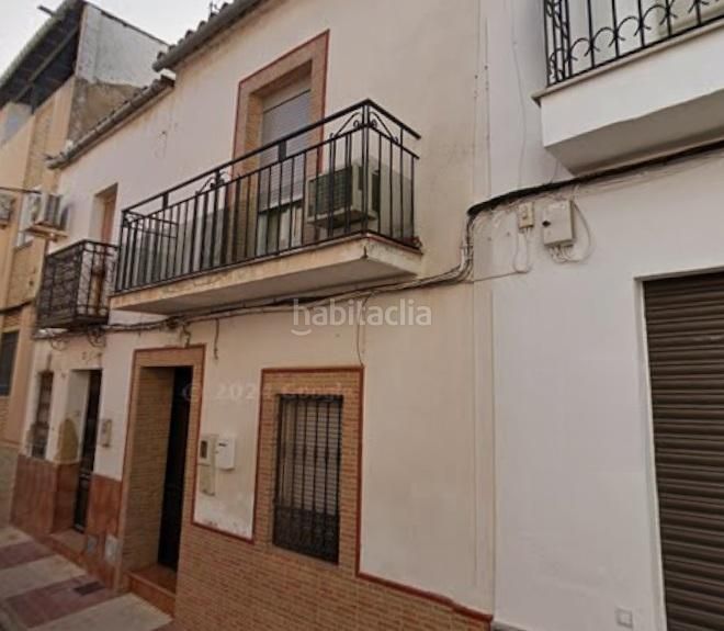 Foto cf583d5c-cd0b-4711-bcdf-8930e38c1d40. Casa  adosada en calle álamo, en Bailén