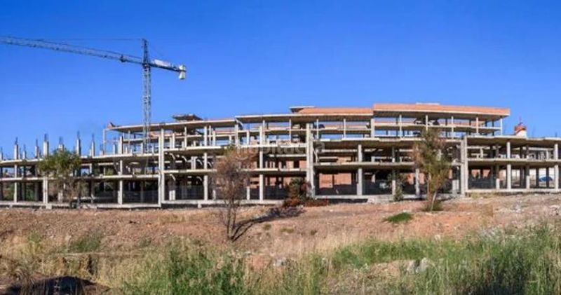 Foto 5c26a1a9-37ec-40ab-b2f0-8bde37b14ce6. Edifici a San Gonzalo Linares