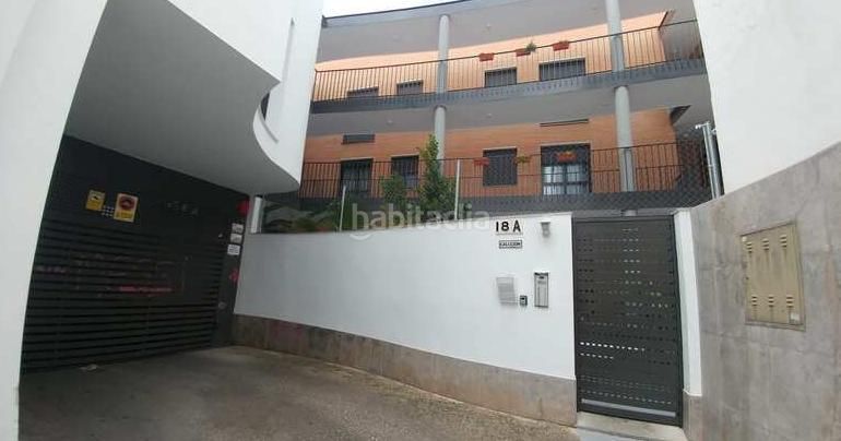Foto e8019e48-2439-48c1-9586-f049f82dc1c4. Aparcament cotxe a Centro Lucena