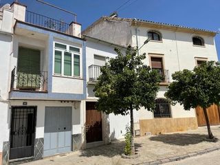 House  Plaza de munda. Chalet en plaza de munda, montilla córdoba