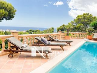 Xalet  Tomas blanes tolosa. Refinada villa con vistas al mar y piscina privada en costa den
