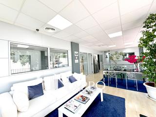 Local Comercial  Calle d'andrea doria. Espectacular gran local con muy buena visibilidad y parkings pri