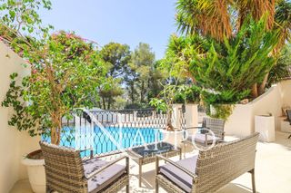 Rent Flat  Saridakis. Increíble planta baja totalmente reformada con piscina privada e