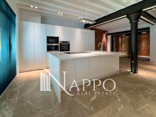 Duplex  De soli. Dúplex de diseño con terraza privada y jacuzzi en el corazón de