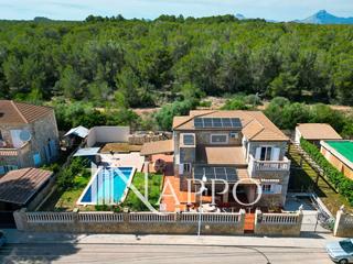 Xalet  Colibrí. Espectacular chalet independiente con piscina y gran parcela en