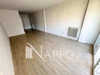 Location Appartement  Brescia. Excelente piso de esquina amplio y luminoso en guindalera