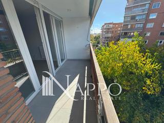 Location Appartement  Brescia. Excelente piso de esquina amplio y luminoso en guindalera