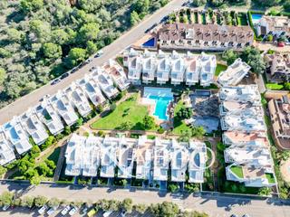 Reihenhaus in Son Verí. Se vende maravilloso chalet adosado con garaje, piscina comunita