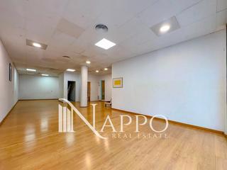 Location Local commercial  De lluìs vives. Local comercial en bons aires  amplio y con gran escaparate