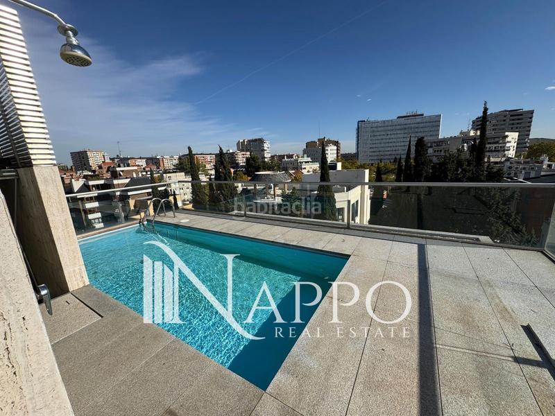 Foto f6ca89ea-3af2-4753-8e97-9a56c3c36493. Location attique avec chauffage parking piscine dans Madrid