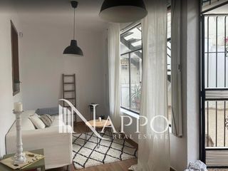 Rent House  De la barrera. Casa con patio interior y jardín en pueblo español